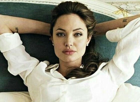 Kerap Tampil Classy, 5 Gaya Angelina Jolie Ini Cocok untuk ke Kantor! -  Semua Halaman - Nova