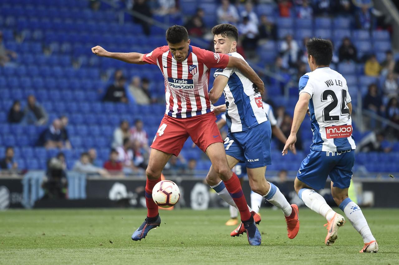  Strong and a fine passer, Rodri has been called the successor to Sergio Busquets