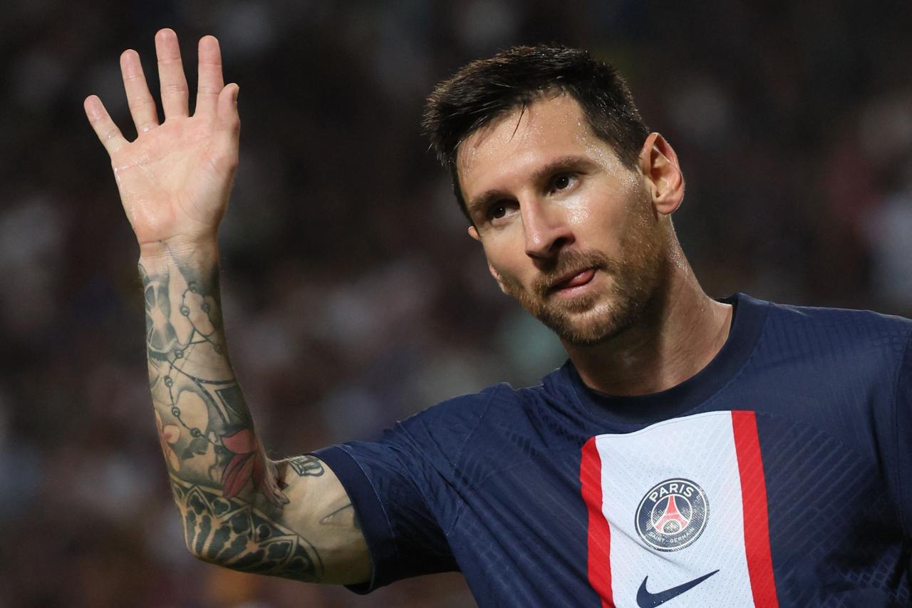 Lionel Messi has 'verbally agreed' contract extension to stay at Paris Saint-Germain despite talk of possible Barcelona return or MLS switch | talkSPORT