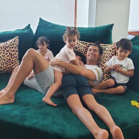 Cristiano Ronaldo transforms into Aladdin for his twins' birthday