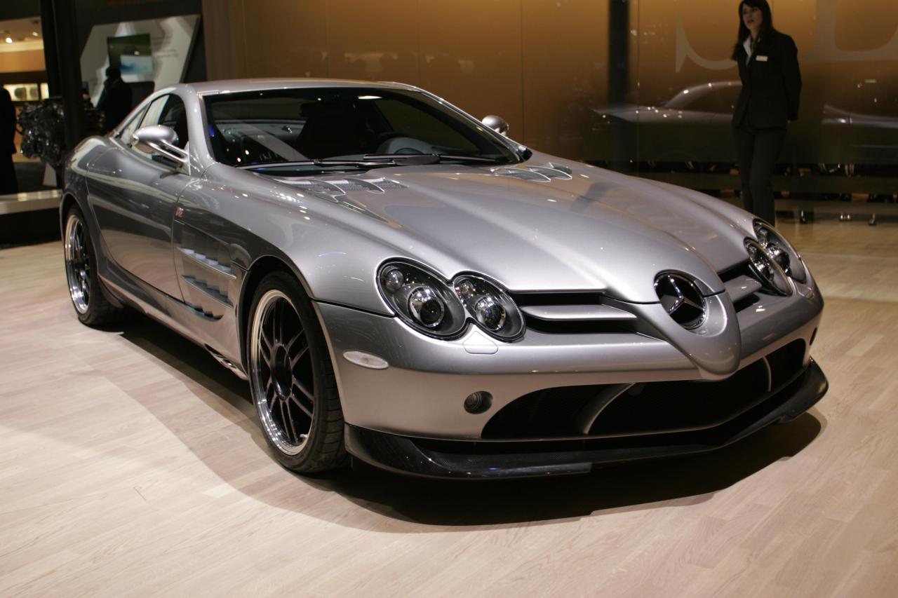  The Mercedes Benz-SLR goes froм 0-60мph in only 3.5 seconds