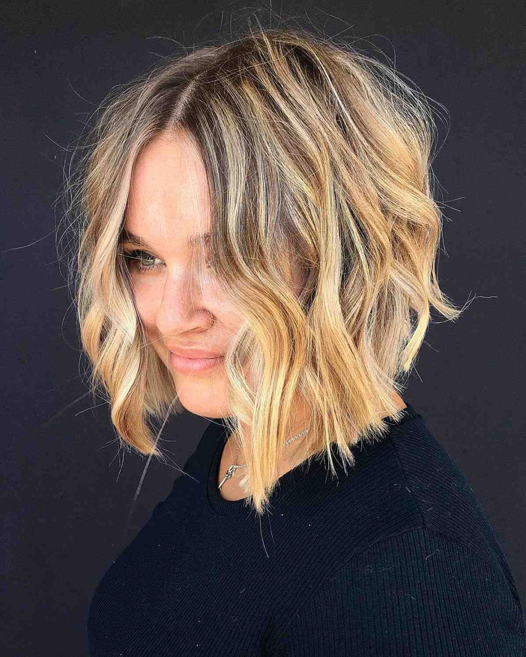 Dimensional short and wavy layered bob haircut